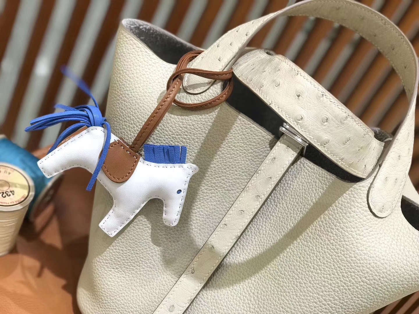 Hermès（爱马仕）新增现货 Picotin 菜篮子 奶昔白 拼鸵鸟皮 全手工蜡线缝制 银扣 18cm