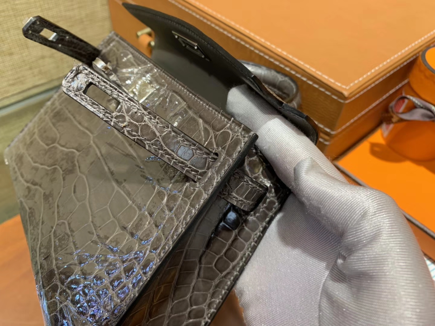 Hermès（爱马仕）Mini Kelly 锡器灰 一级美洲鳄鱼皮 全手工缝制 臻品级别 银扣 19cm 2代
