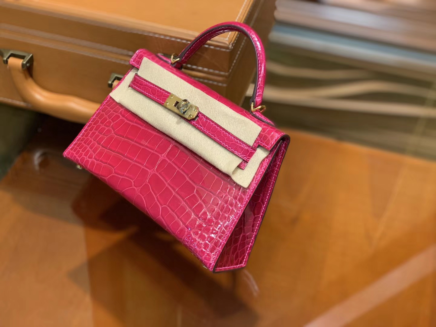 Hermès（爱马仕）Mini Kelly 玫红色 一级美洲鳄鱼皮 全手工缝制 臻品级别 金扣 19cm 2代