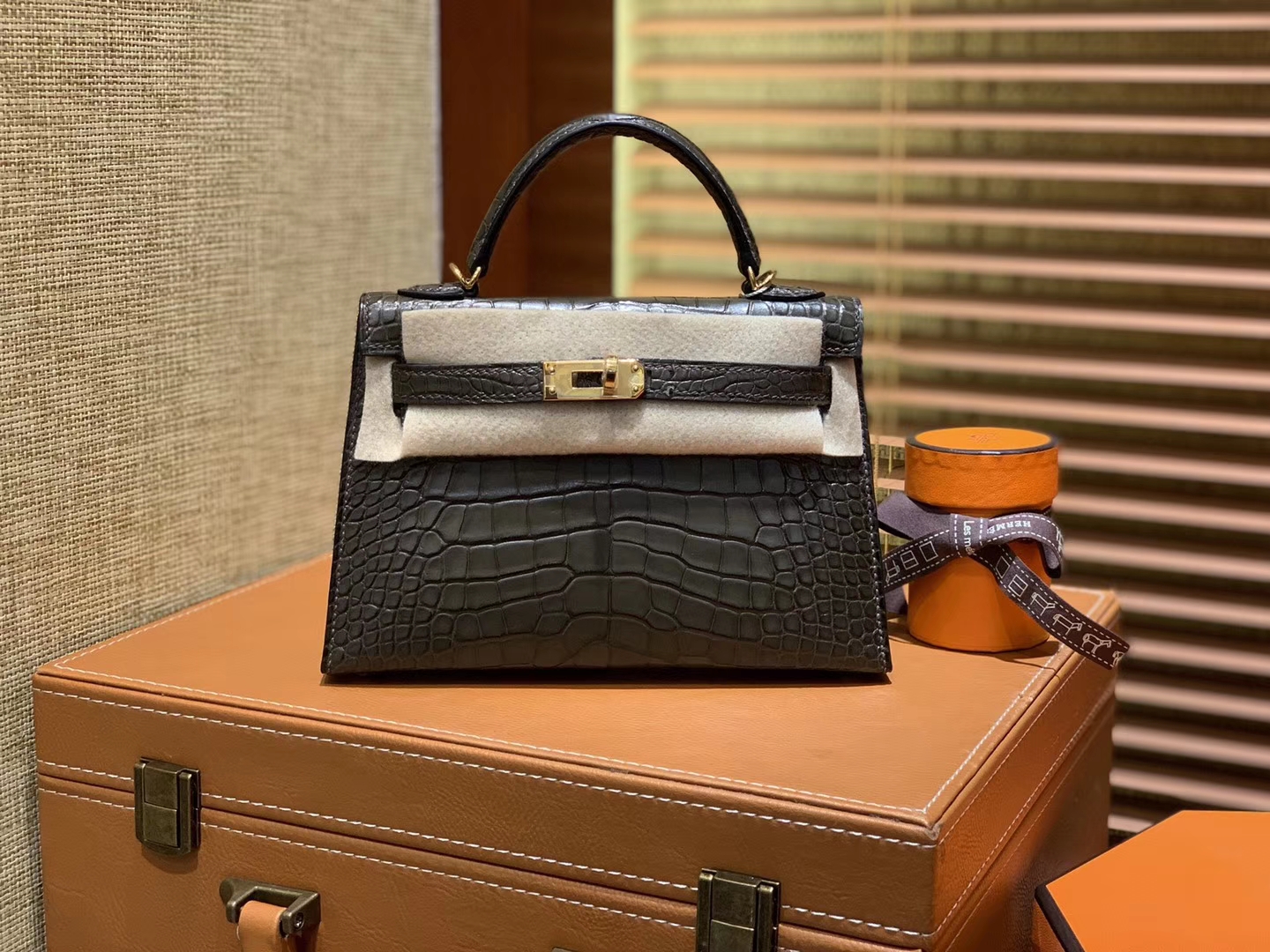 Hermès（爱马仕）Mini Kelly 墨绿色 一级美洲鳄鱼皮 全手工缝制 臻品级别 金扣 19cm (迷你2代)