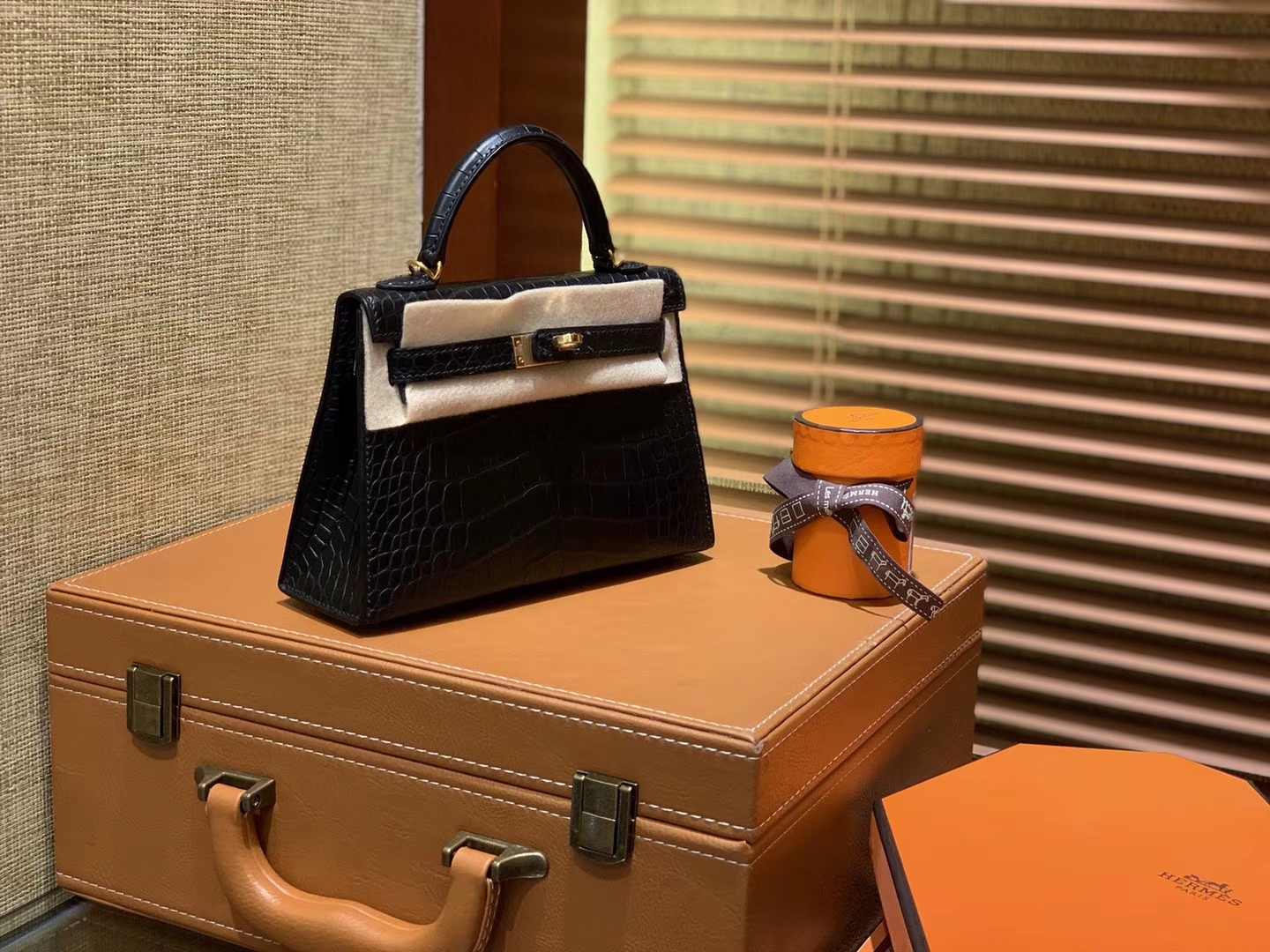Hermès（爱马仕）Mini Kelly 迷你凯莉 黑色 一级美洲鳄鱼皮 全手工缝制 臻品级别 金扣 19cm 2代