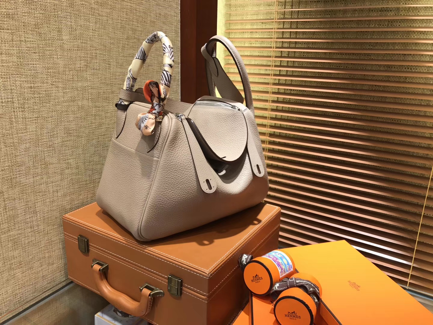 Hermès（爱马仕）Lindy琳迪包 风衣灰 德国进口togo牛皮 全手工缝制 银扣 30cm