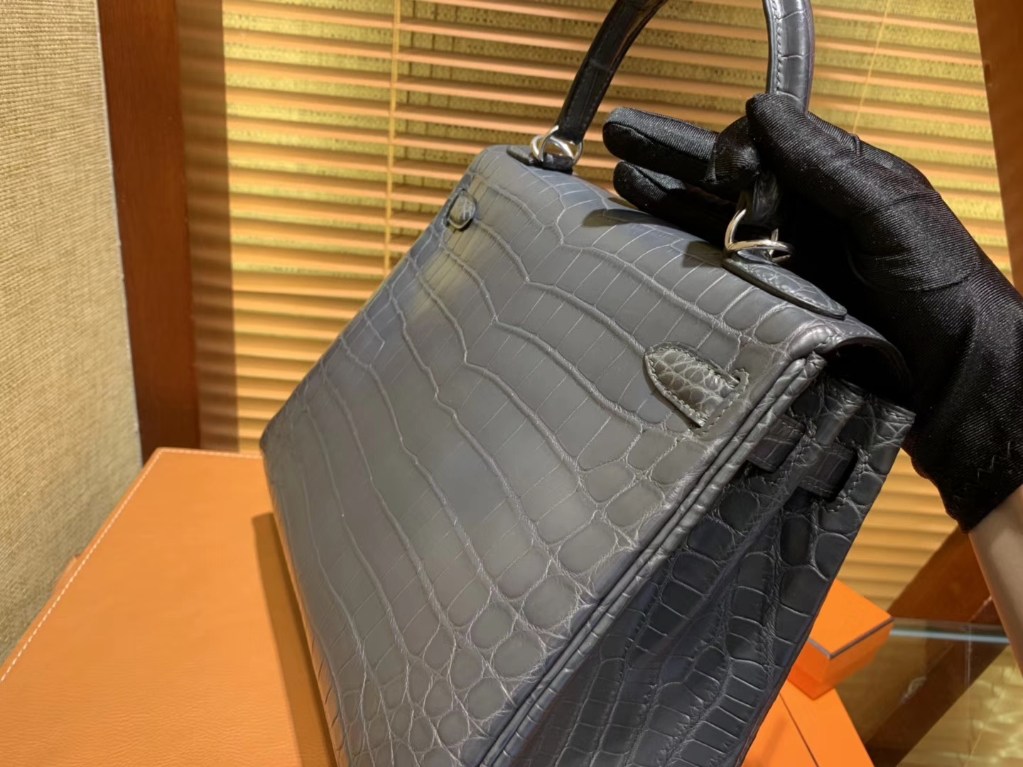 Hermès（爱马仕）Kelly 28cm 锡器灰 尼罗鳄鱼皮 顶级蜡线全手工
