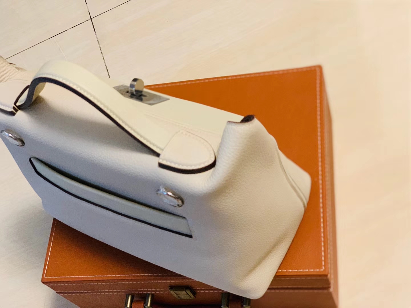 Hermès（爱马仕）Kelly-2424 奶昔白 原厂御用顶级小牛皮拼Swift皮 togo 银扣 29cm