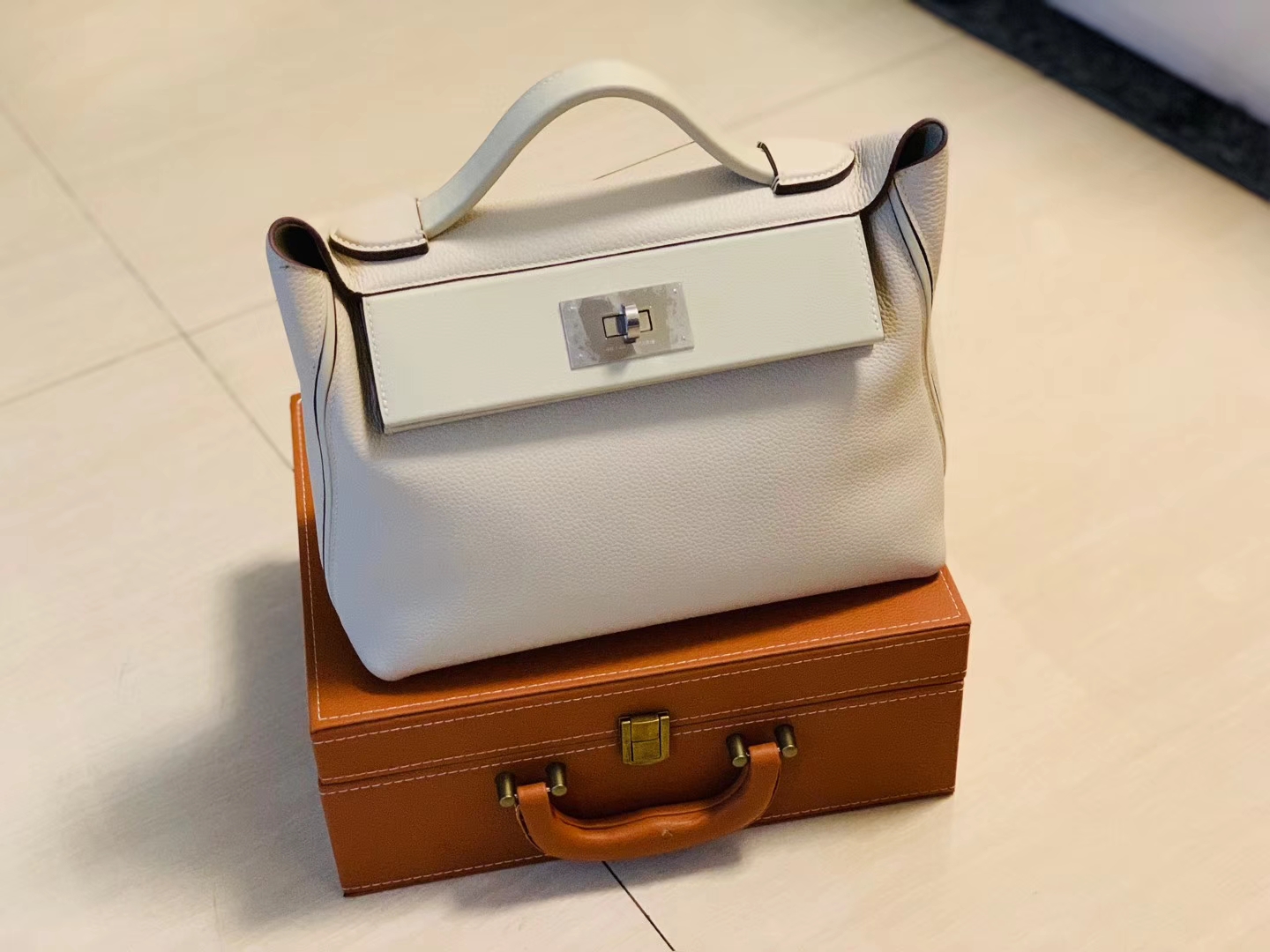 Hermès（爱马仕）Kelly-2424 奶昔白 原厂御用顶级小牛皮拼Swift皮 togo 银扣 29cm