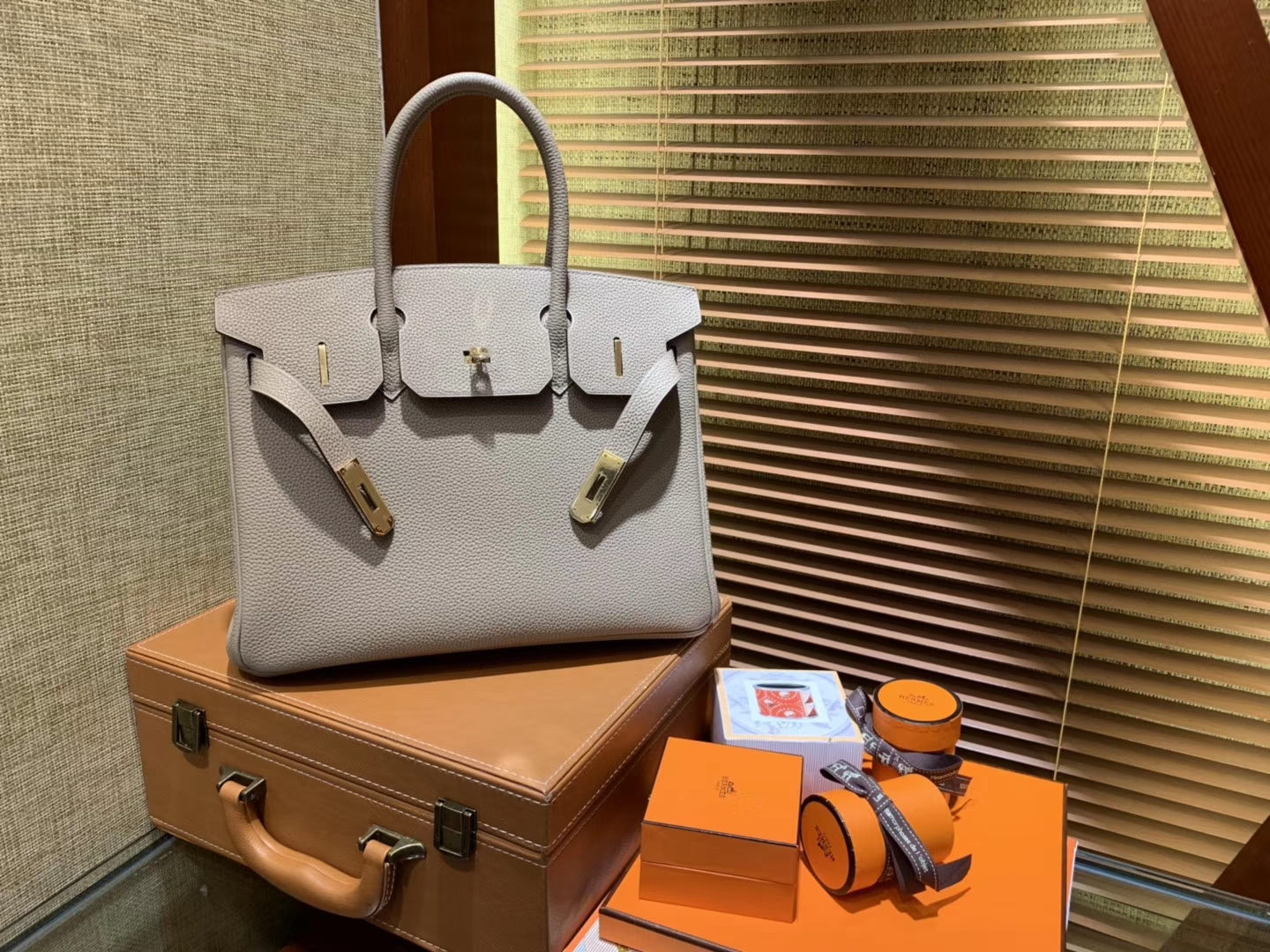 Hermès（爱马仕）Birkin铂金包 斑鸠灰 德国togo小牛皮 原版蜜蜡线 顶级手缝 金扣 30cm