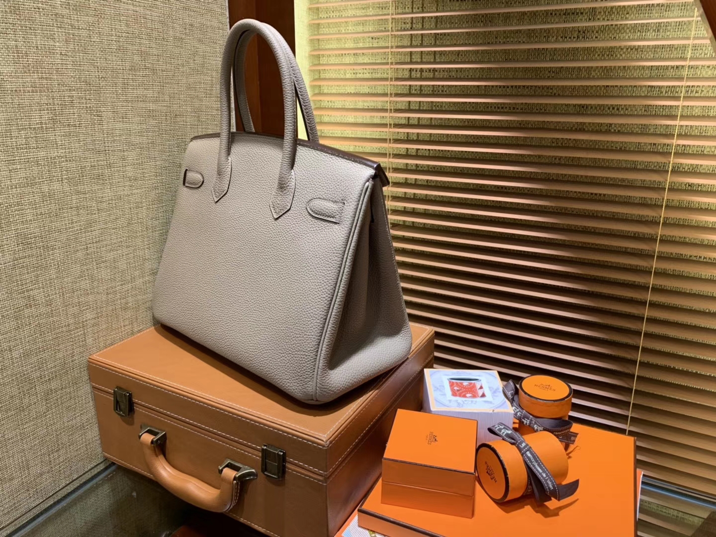 Hermès（爱马仕）Birkin铂金包 斑鸠灰 德国togo小牛皮 原版蜜蜡线 顶级手缝 金扣 30cm
