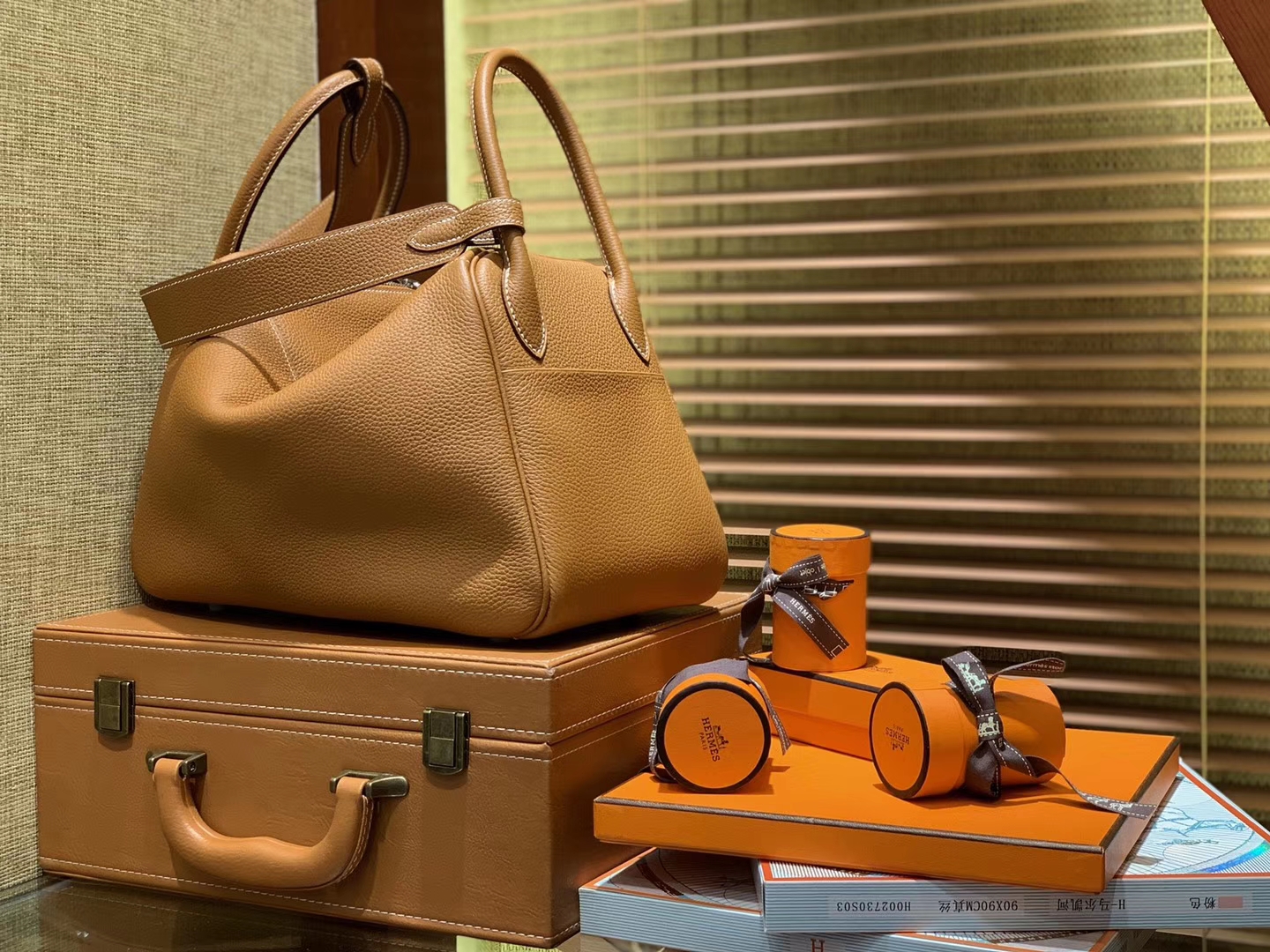 Hermès（爱马仕）Lindy琳迪包 金色 德国进口togo牛皮 全手工缝制 银扣 30cm