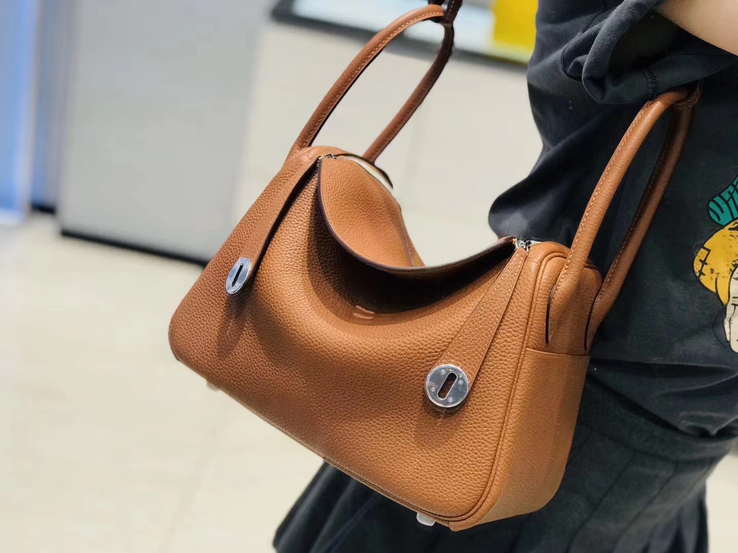 Hermès（爱马仕）Lindy琳迪包 金棕色 德国进口togo牛皮拼鳄鱼皮 蜡线全手工缝制 26cm