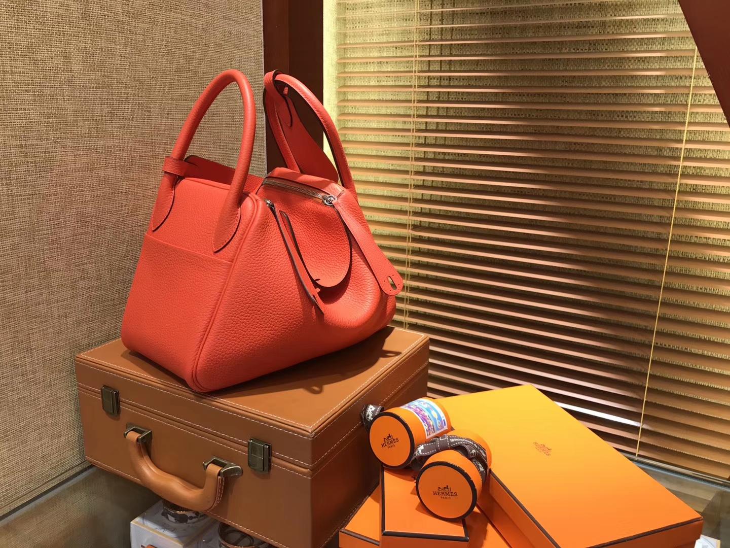 Hermès（爱马仕）Lindy琳迪包 火焰橙 德国进口togo牛皮 全手工缝制 银扣 30cm
