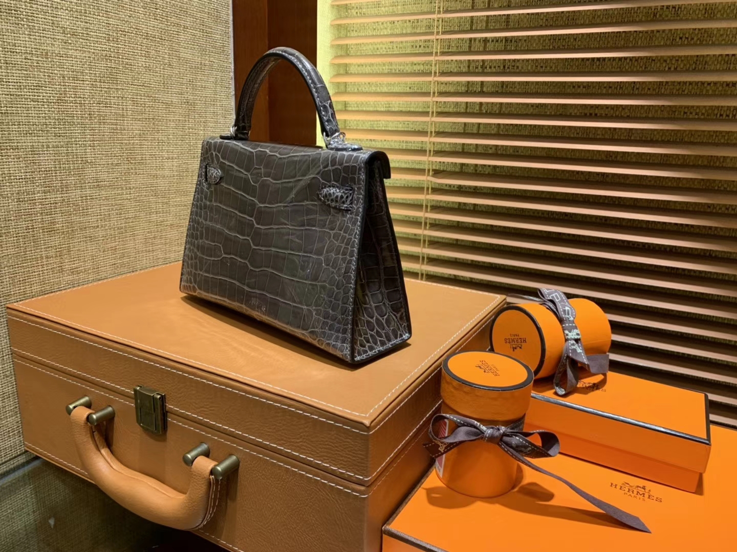 Hermès（爱马仕）Mini Kelly 锡器灰 一级美洲鳄鱼皮 全手工缝制 臻品级别 银扣 19cm 2代