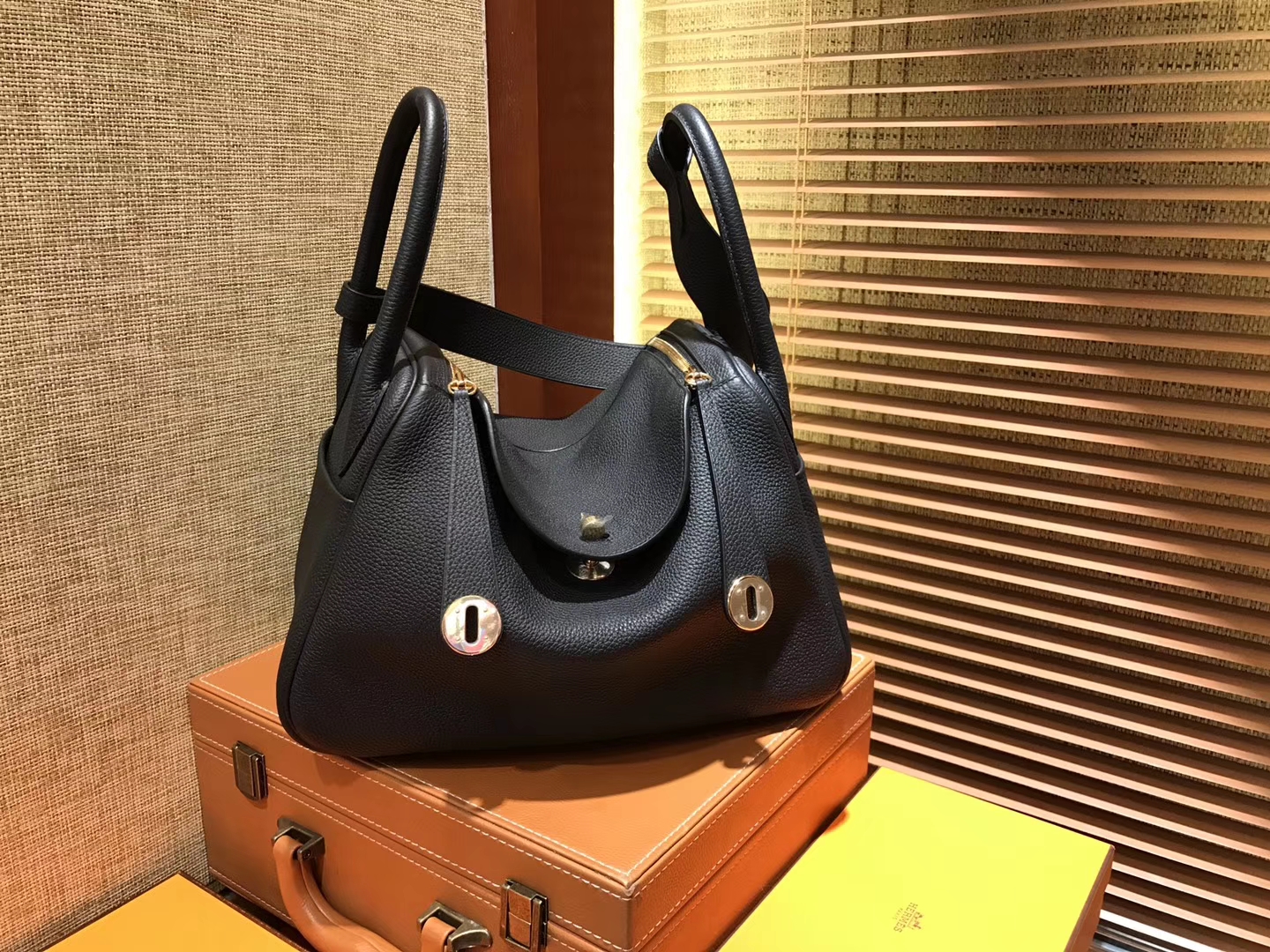 Hermès（爱马仕）Lindy琳迪包 经典黑 德国进口togo牛皮 全手工缝制 金扣 30cm