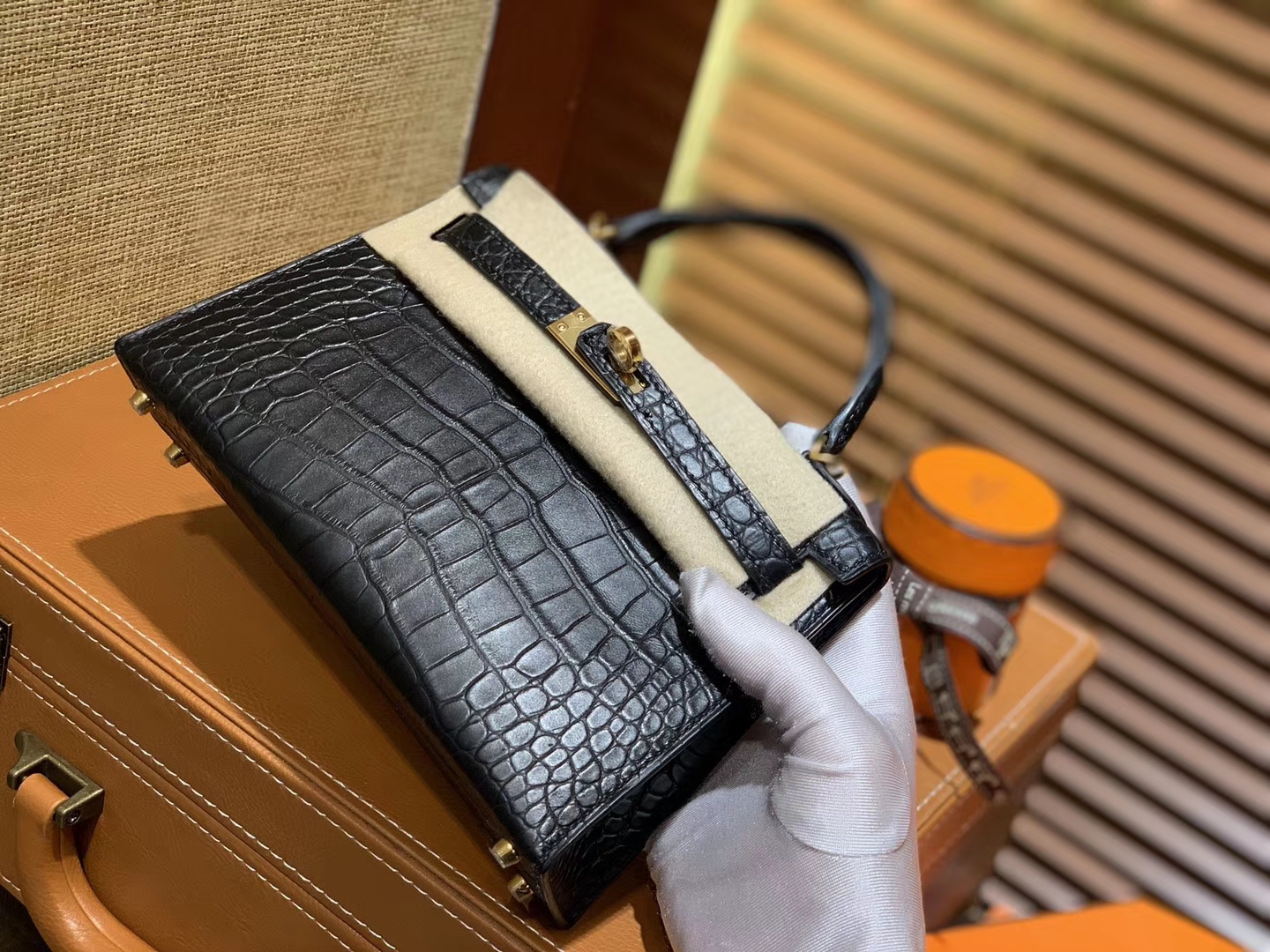 Hermès（爱马仕）Mini Kelly 迷你凯莉 黑色 一级美洲鳄鱼皮 全手工缝制 臻品级别 金扣 19cm 2代