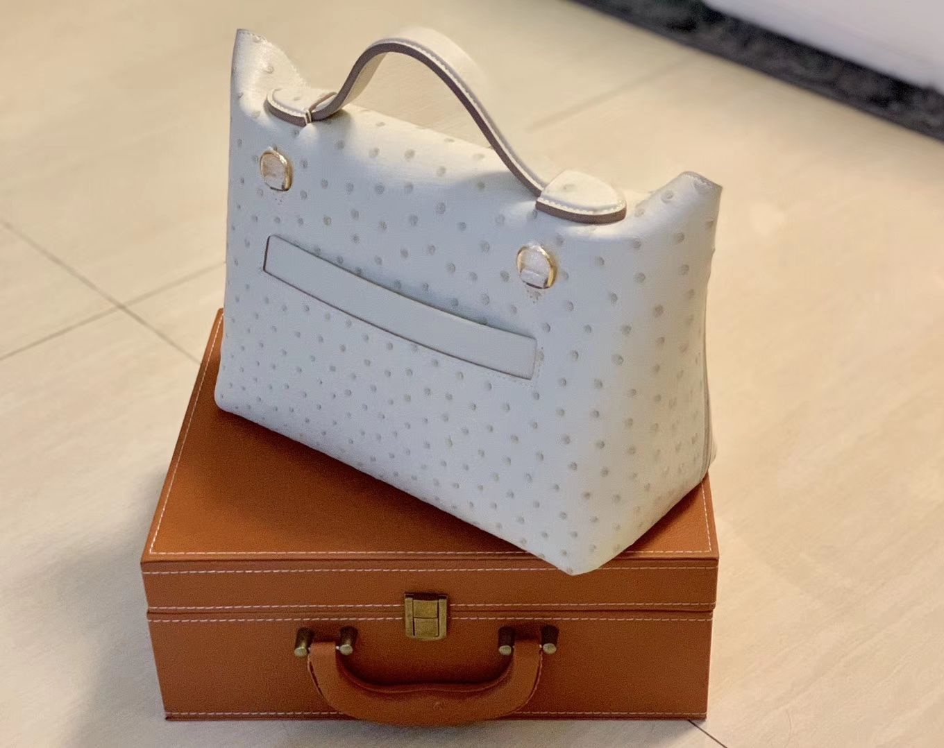 Hermès（爱马仕）Kelly-2424 奶昔白 鸵鸟皮拼鳄鱼皮 顶级手缝 金扣 29cm