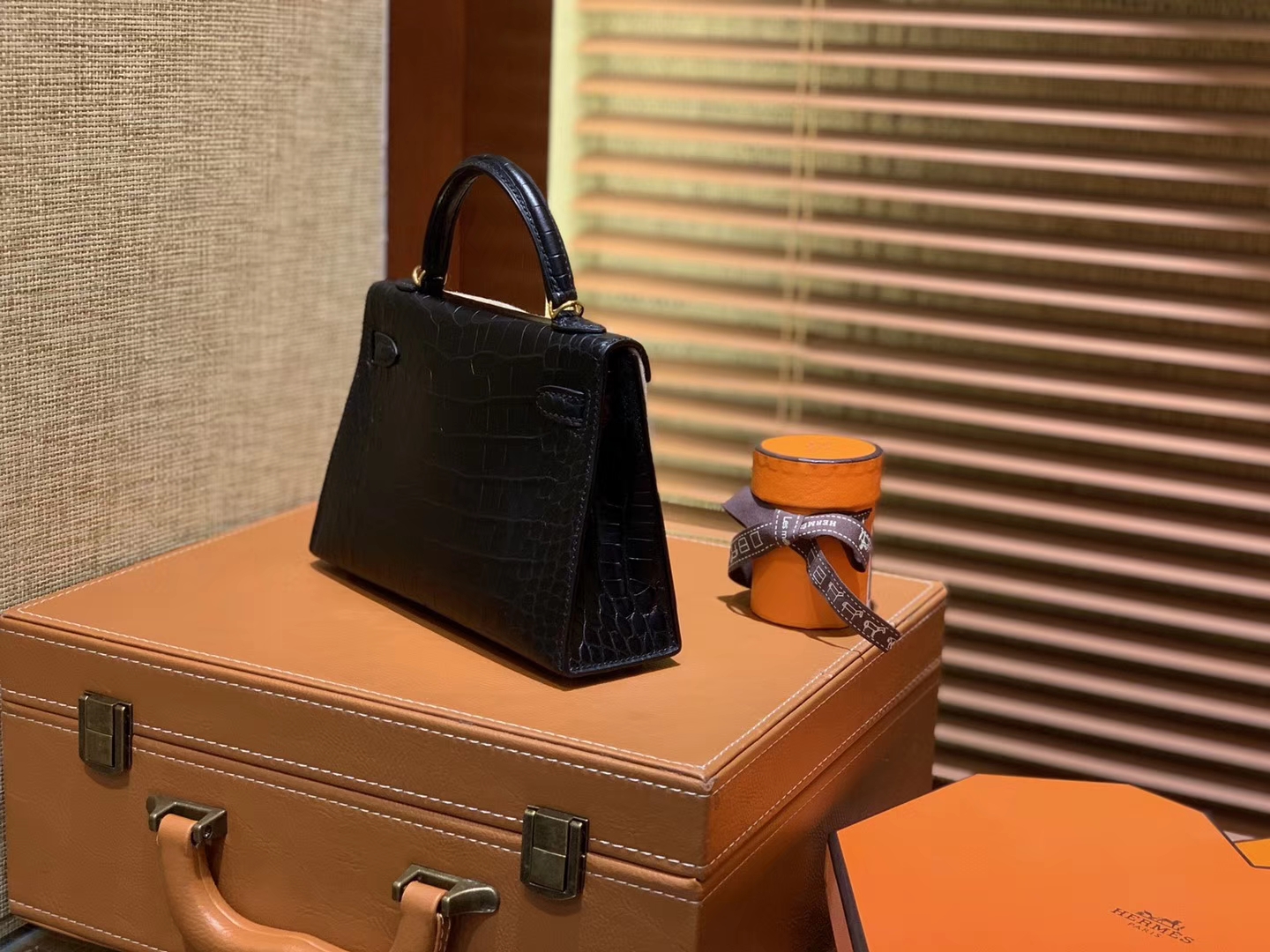 Hermès（爱马仕）Mini Kelly 迷你凯莉 黑色 一级美洲鳄鱼皮 全手工缝制 臻品级别 金扣 19cm 2代