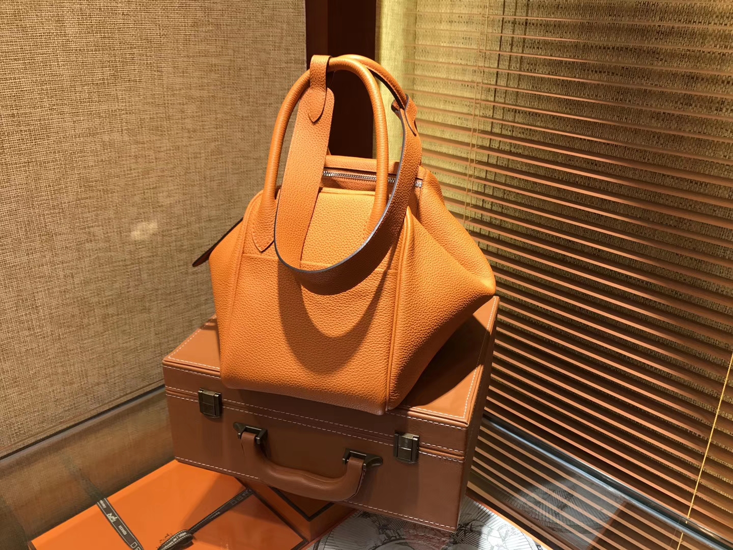 Hermès（爱马仕）Lindy琳迪包 经典橙 德国进口togo牛皮 全手工缝制 银扣 30cm