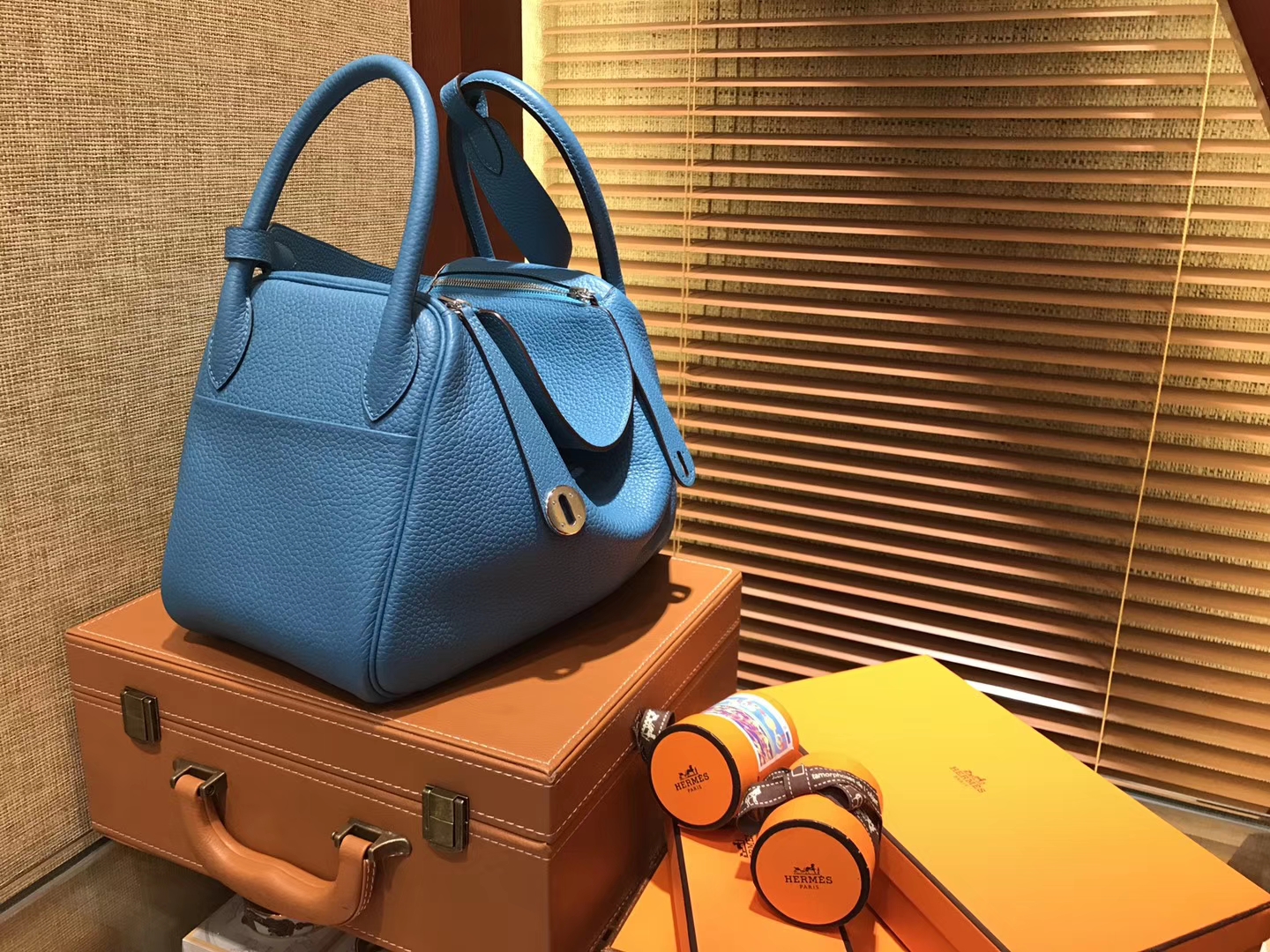 Hermès（爱马仕）Lindy琳迪包 湖水蓝 德国进口togo牛皮 全手工缝制 银扣 30cm