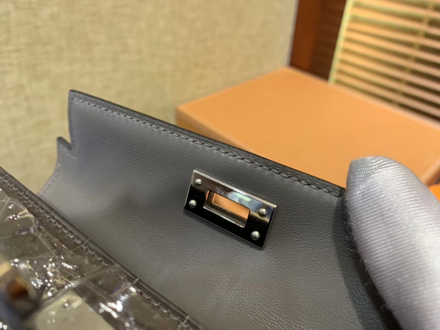 Hermès（爱马仕）Mini Kelly 锡器灰 一级美洲鳄鱼皮 全手工缝制 臻品级别 银扣 19cm 2代