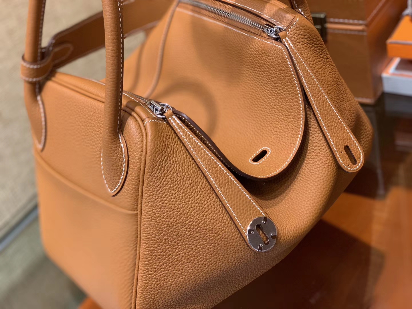 Hermès（爱马仕）Lindy琳迪包 金色 德国进口togo牛皮 全手工缝制 银扣 30cm