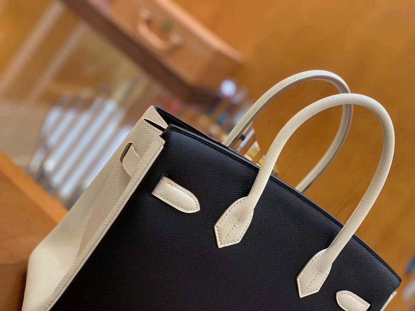 Hermès（爱马仕）Birkin 奶昔白拼经典黑 德国进口掌纹牛皮 全手工蜡线缝制 30cm