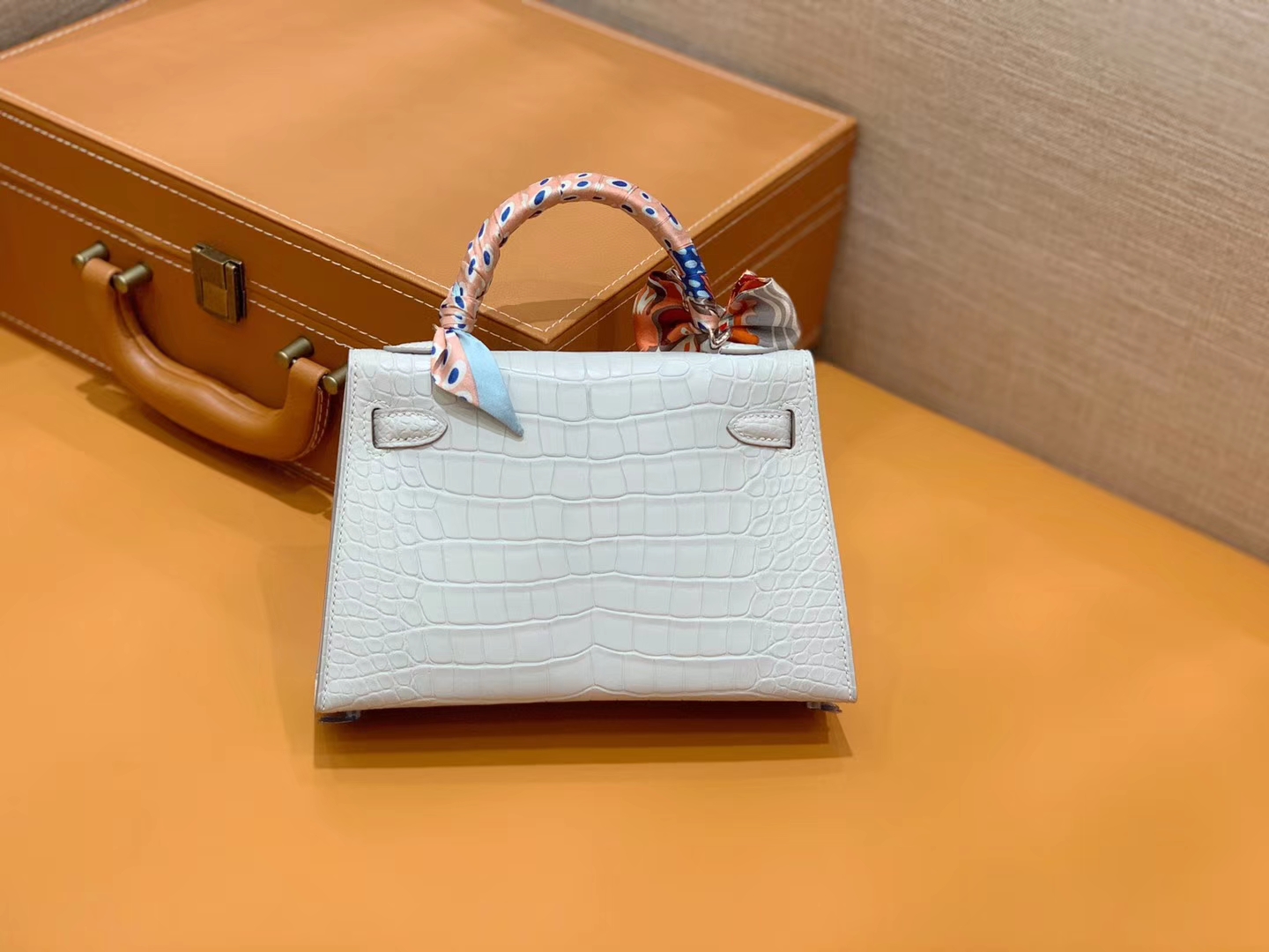 Hermès（爱马仕）Mini Kelly 迷你凯莉 冰川白 奶昔白 一级美洲鳄鱼皮 全手工缝制 臻品级别 银扣 19cm 2代
