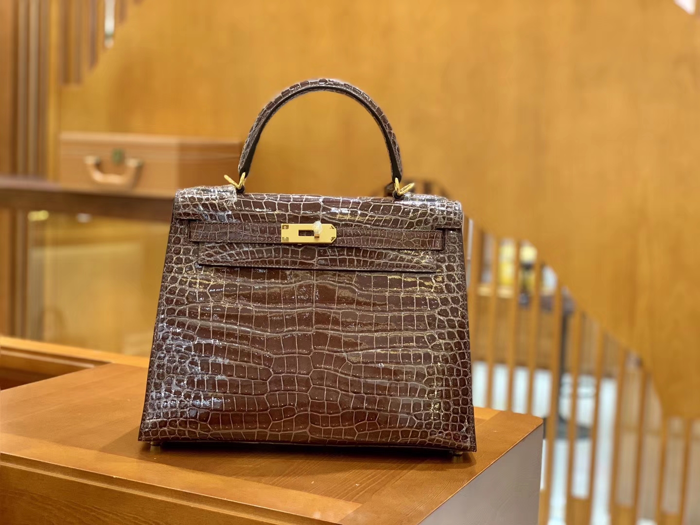Hermès（爱马仕）Kelly 凯莉包 棕咖色 咖啡 一级皮 倒V 野生湾鳄鱼皮 臻品级别 金扣 28cm