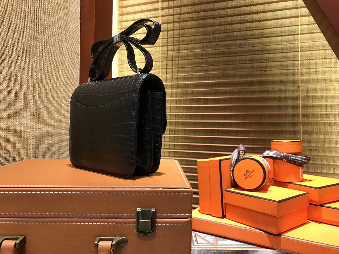 Hermès（爱马仕）Constance 空姐包 黑色 一级鳄鱼皮 尼罗鳄 原版蜜蜡线 珐琅扣 23cm