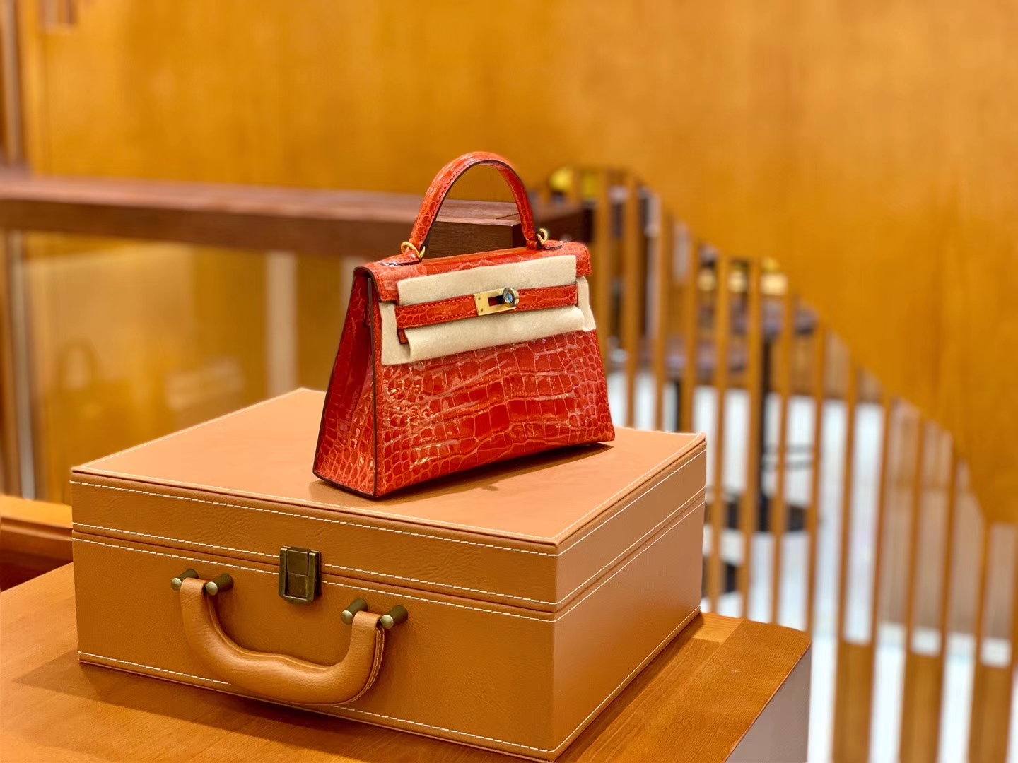 Hermès（爱马仕）Mini Kelly 迷你凯莉 法拉利红 一级美洲鳄鱼皮 臻品级别 金扣 19cm