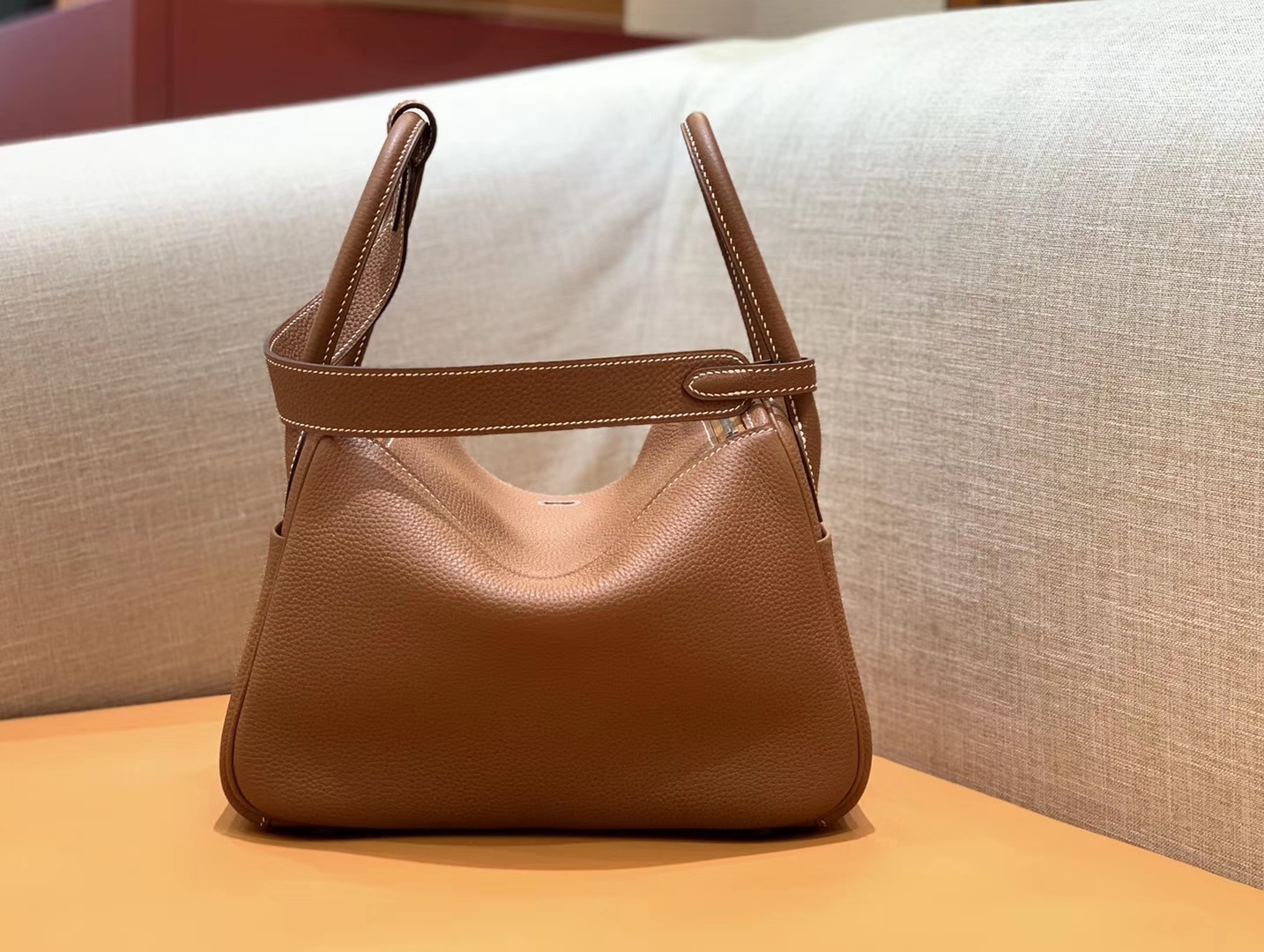 Hermès（爱马仕）Lindy 琳迪包 金棕色 Togo牛皮 进口原料 全手工缝制 银扣 26cm
