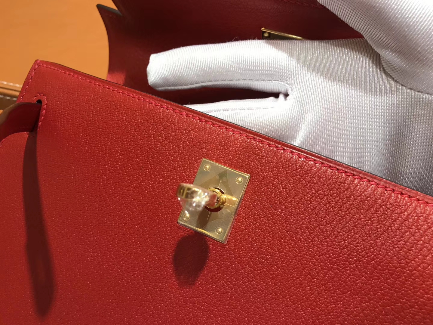 Hermès（爱马仕）Kelly 凯莉包 蕃茄红 原版山羊皮 全手缝蜡线 金扣 25cm