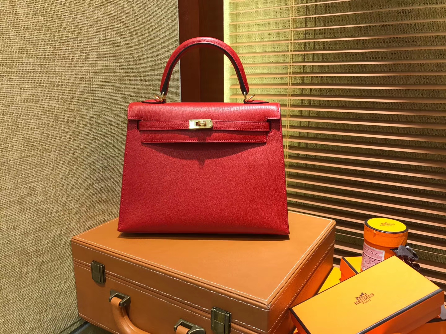 Hermès（爱马仕）Kelly 凯莉包 蕃茄红 原版山羊皮 全手缝蜡线 金扣 25cm