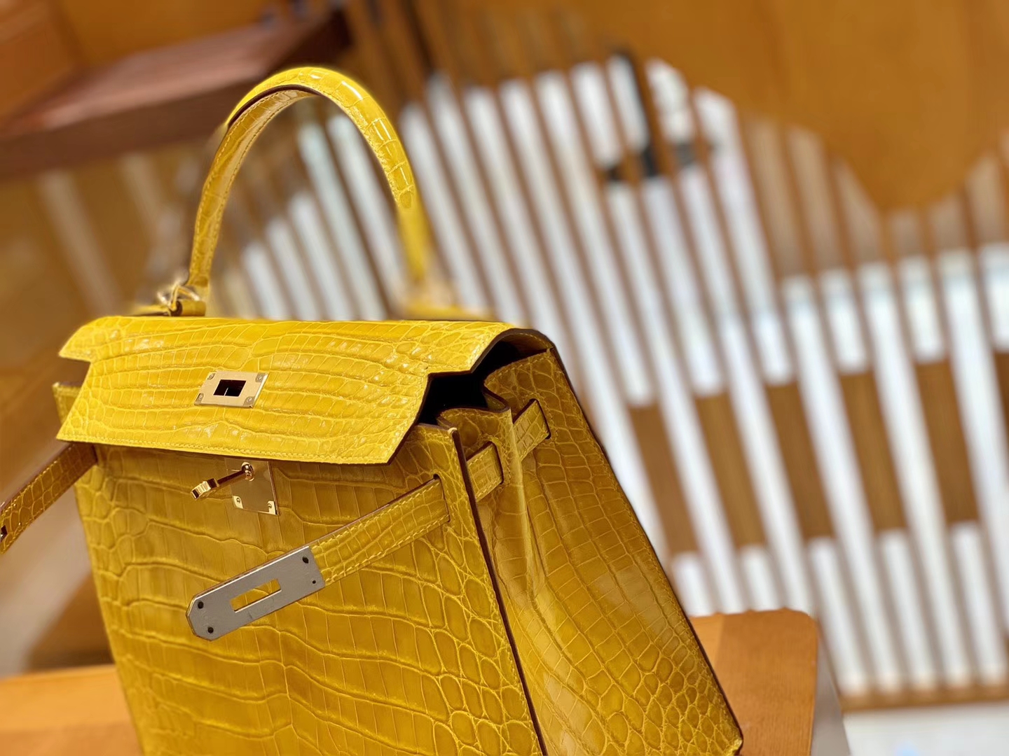 Hermès（爱马仕）Kelly 凯莉包 琥珀黄 一级皮 尼罗鳄鱼皮 臻品级别 顶级手缝工艺 金扣 28cm