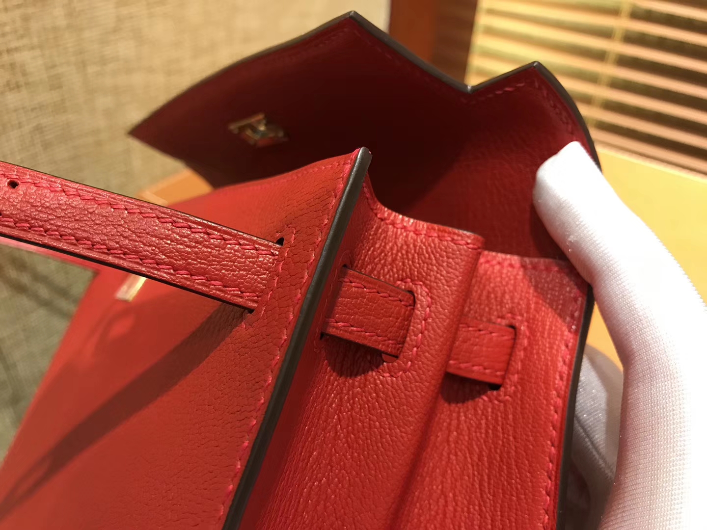 Hermès（爱马仕）Kelly 凯莉包 蕃茄红 原版山羊皮 全手缝蜡线 金扣 25cm