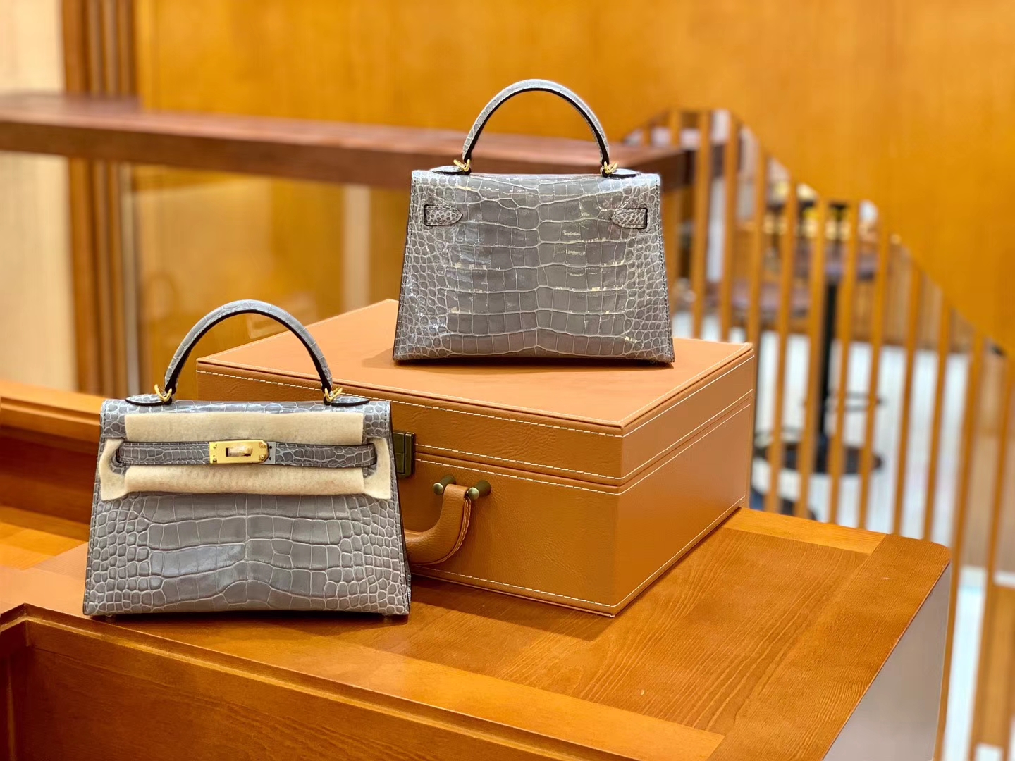 Hermès（爱马仕）Mini Kelly 迷你凯莉 斑鸠灰 亮面鳄鱼 一级 顶端级别 美洲 臻品级别 金扣 19cm