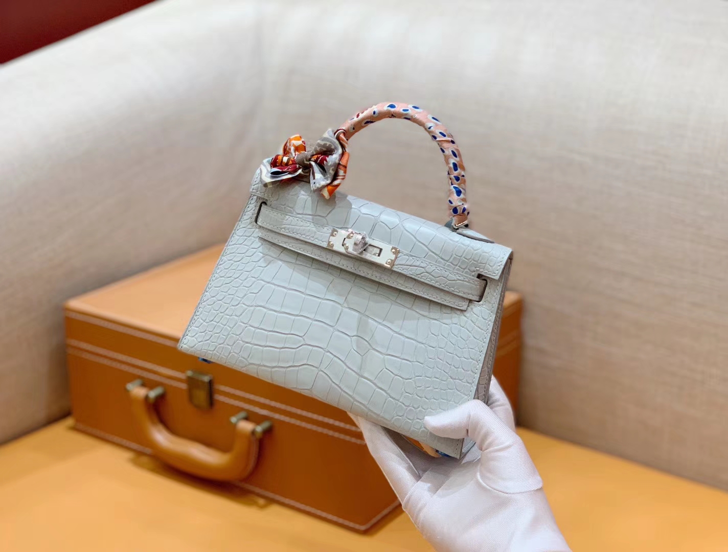 Hermès（爱马仕）Mini Kelly 迷你凯莉 冰川白 奶昔白 一级美洲鳄鱼皮 全手工缝制 臻品级别 银扣 19cm 2代