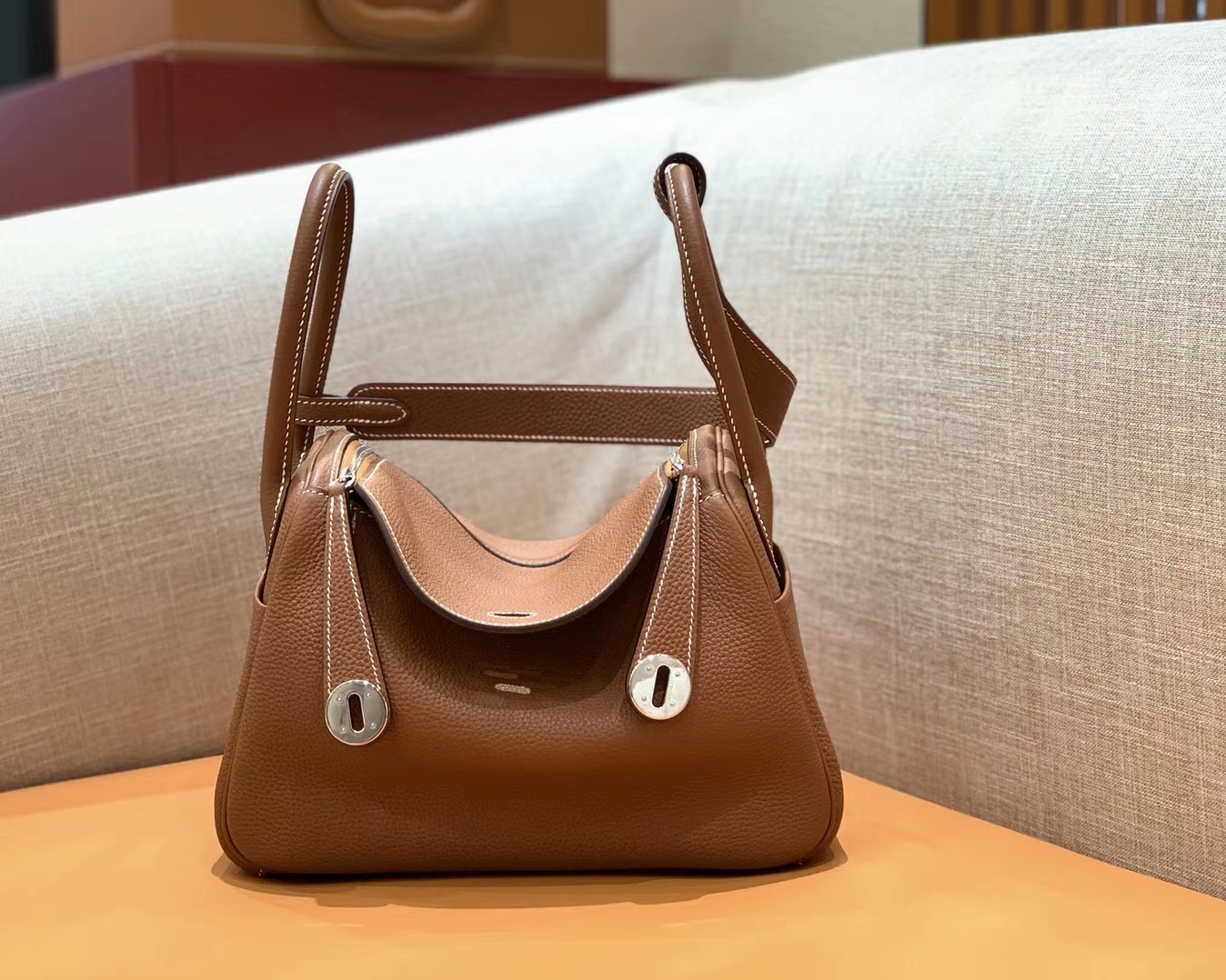 Hermès（爱马仕）Lindy 琳迪包 金棕色 Togo牛皮 进口原料 全手工缝制 银扣 26cm