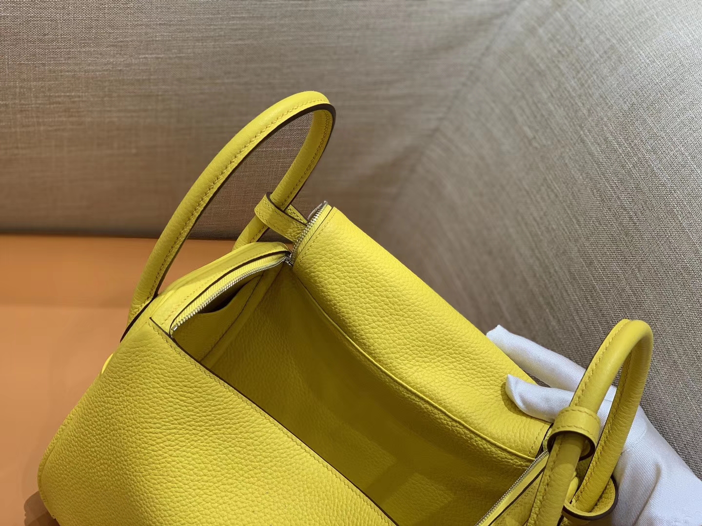 Hermès（爱马仕）Lindy 琳迪包 柠檬黄 Togo牛皮 进口原料 全手工缝制 银扣 26cm