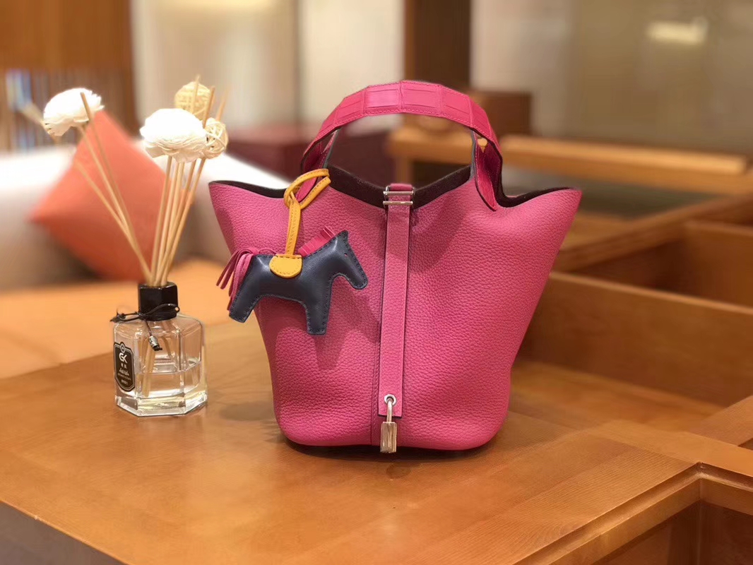 Hermès（爱马仕）Picotin 菜篮包 哑光鳄鱼皮拼TC玉兰粉 银扣 18cm