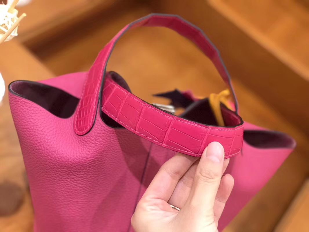 Hermès（爱马仕）Picotin 菜篮包 哑光鳄鱼皮拼TC玉兰粉 银扣 18cm