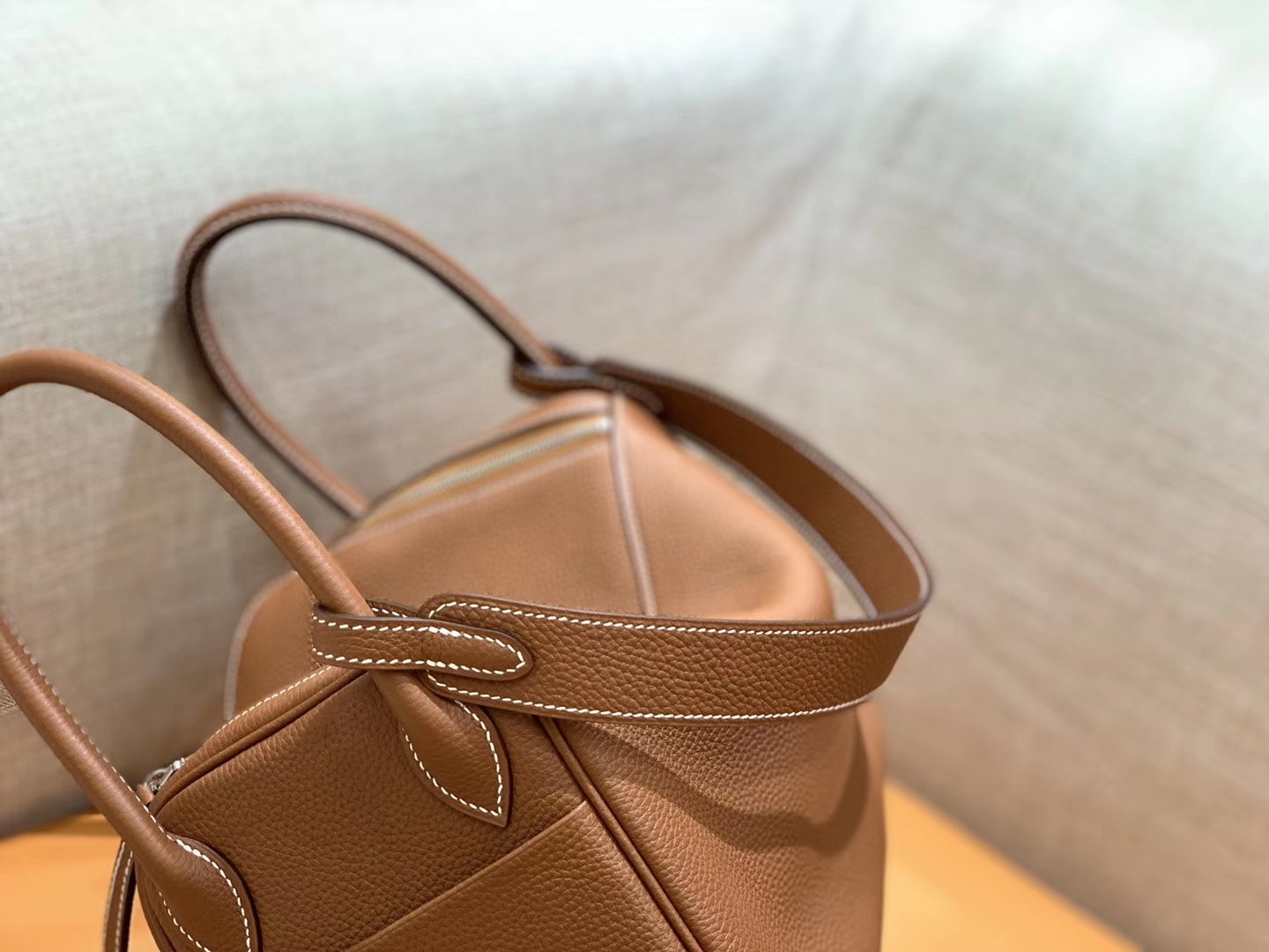 Hermès（爱马仕）Lindy 琳迪包 金棕色 Togo牛皮 进口原料 全手工缝制 银扣 26cm