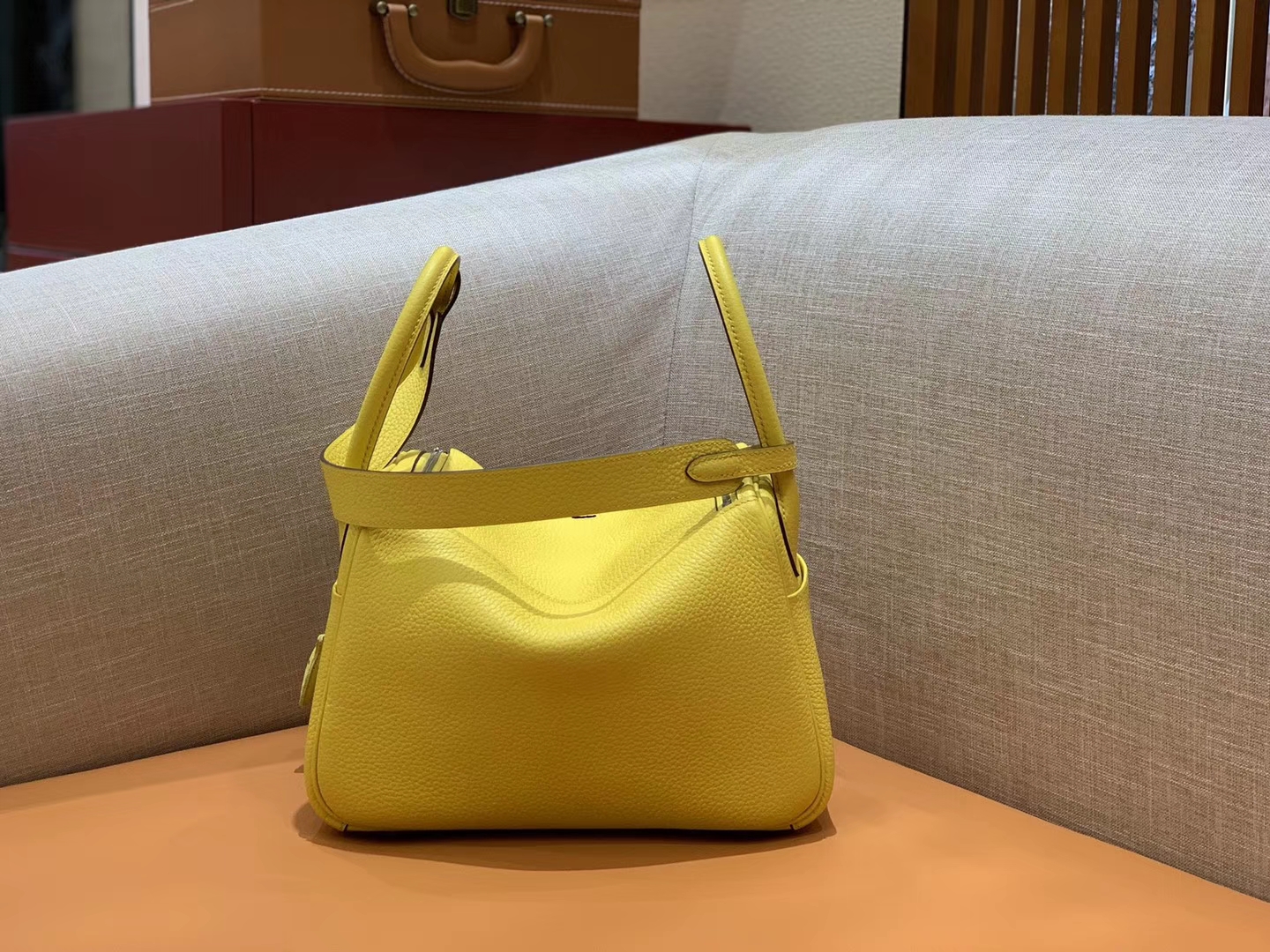 Hermès（爱马仕）Lindy 琳迪包 柠檬黄 Togo牛皮 进口原料 全手工缝制 银扣 26cm