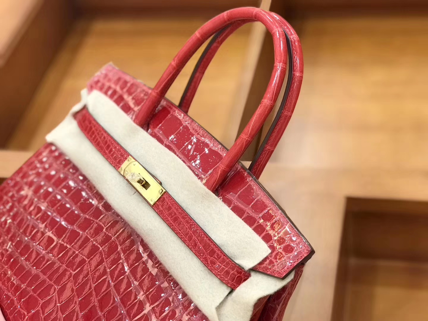 Hermès（爱马仕）新增现货 birkin 铂金包 法拉利红 一级鳄鱼皮 30cm