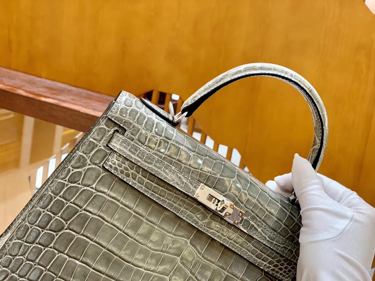 Hermès（爱马仕）Kelly 凯莉包 巴黎灰 一级皮 尼罗鳄鱼皮 臻品级别 顶级手缝工艺 金扣 28cm