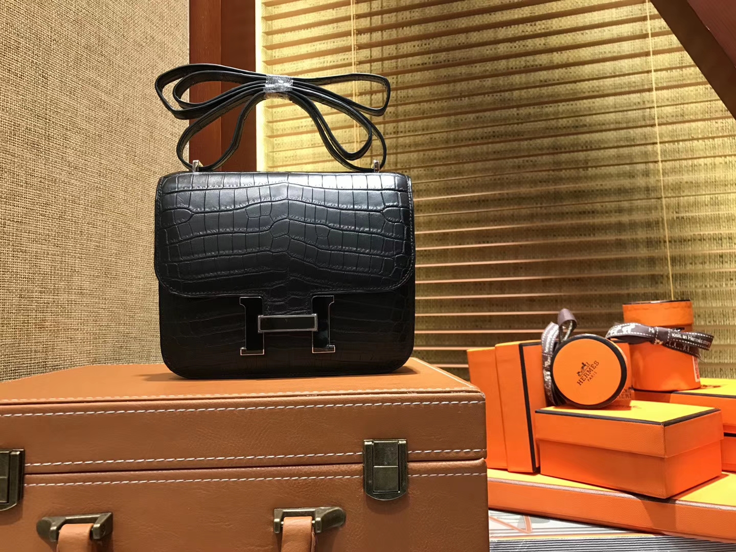 Hermès（爱马仕）Constance 空姐包 黑色 一级鳄鱼皮 尼罗鳄 原版蜜蜡线 珐琅扣 23cm