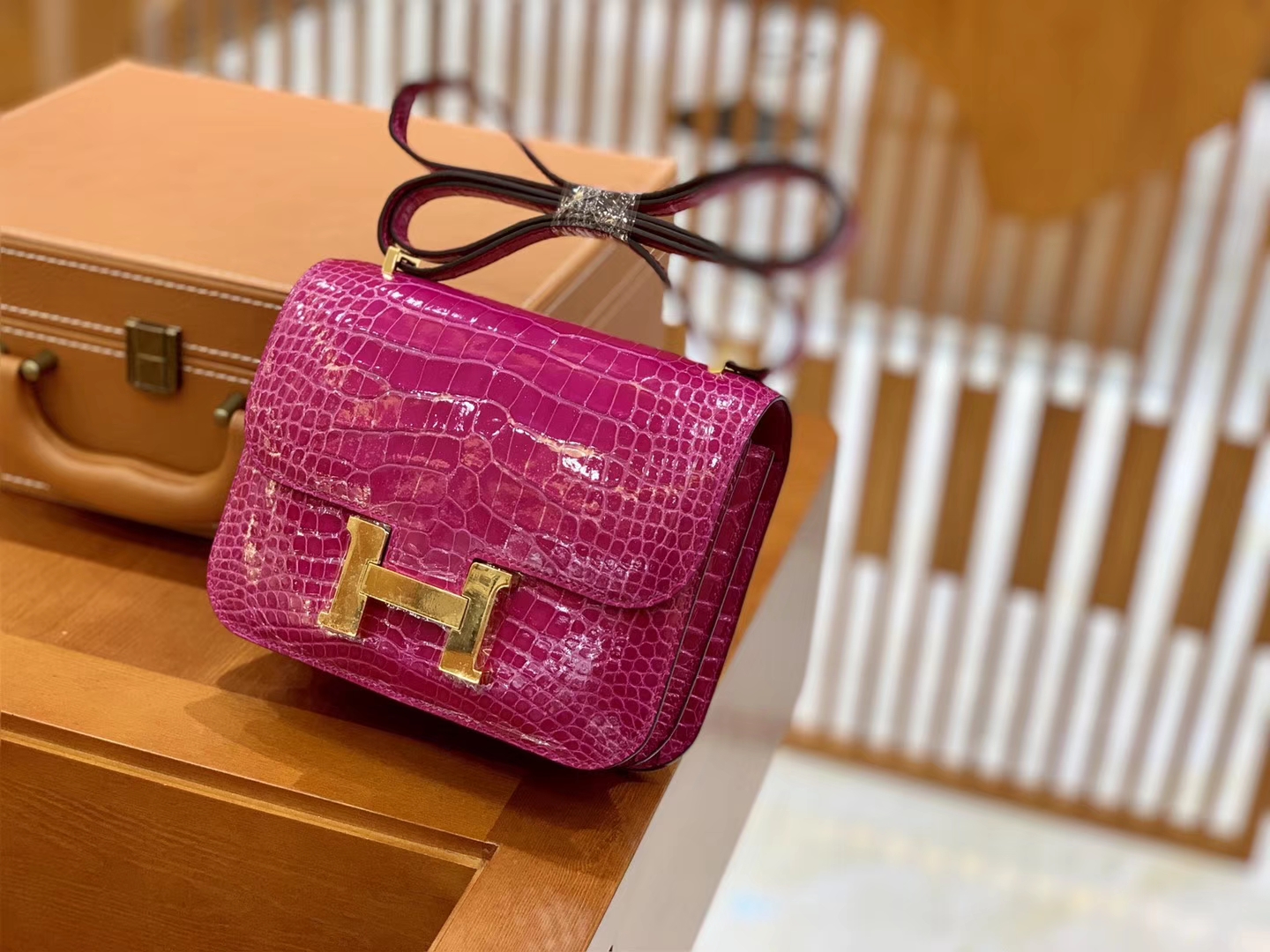 Hermès（爱马仕）Constance 空姐包 玫瑰粉 一级皮 美洲鳄 顶端级别 臻品级别 金扣 18cm