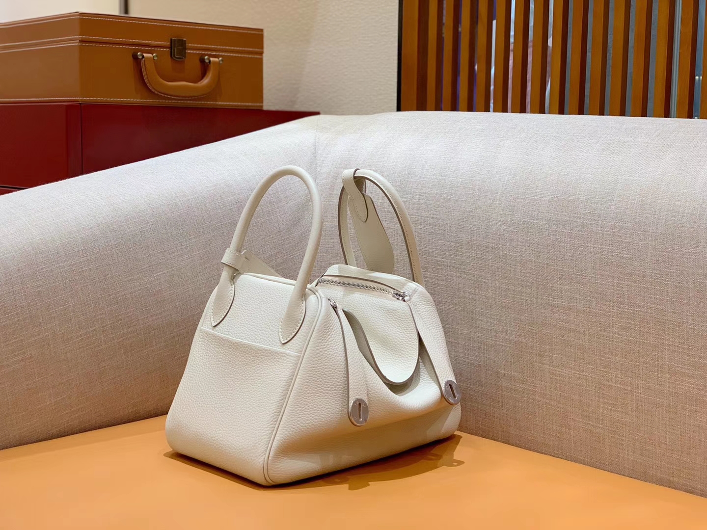 Hermès（爱马仕）Lindy 琳迪包 奶昔白 Togo进口牛皮 全手工缝制 银扣 30cm 现货