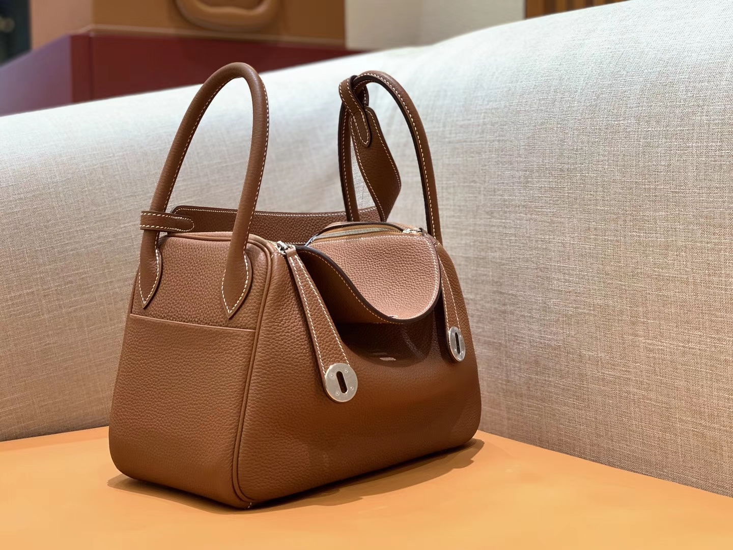 Hermès（爱马仕）Lindy 琳迪包 金棕色 Togo牛皮 进口原料 全手工缝制 银扣 26cm