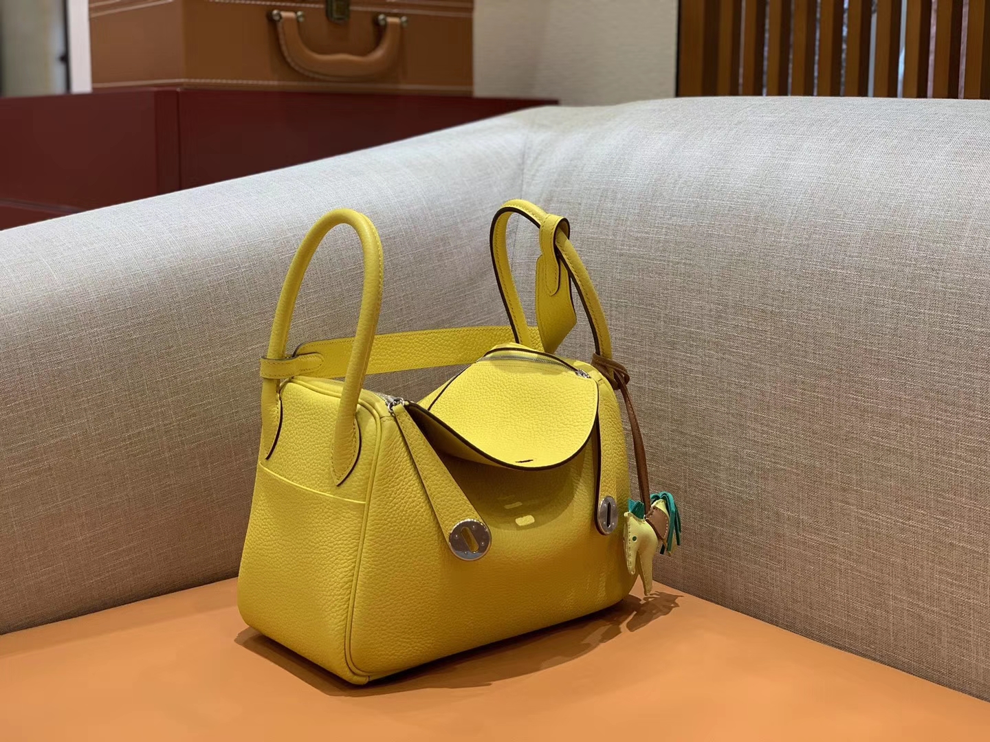 Hermès（爱马仕）Lindy 琳迪包 柠檬黄 Togo牛皮 进口原料 全手工缝制 银扣 26cm