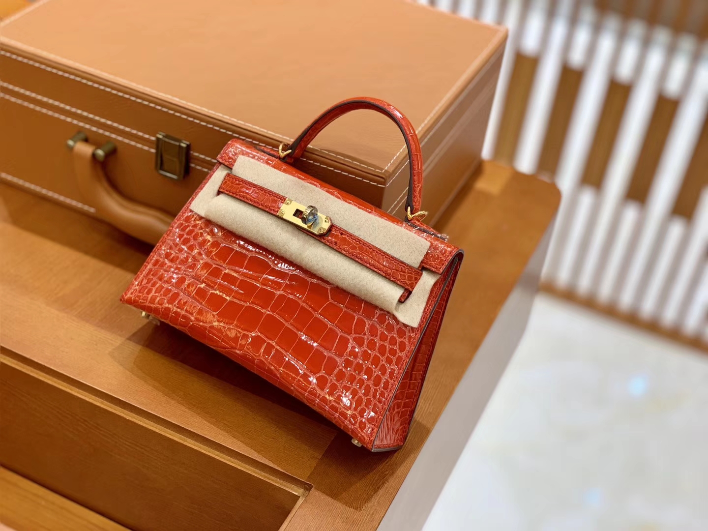 Hermès（爱马仕）Mini Kelly 迷你凯莉 法拉利红 一级美洲鳄鱼皮 臻品级别 金扣 19cm