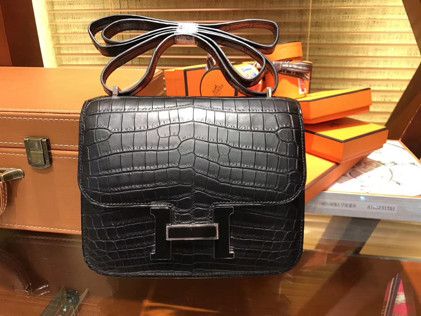 Hermès（爱马仕）Constance 空姐包 黑色 一级鳄鱼皮 尼罗鳄 原版蜜蜡线 珐琅扣 23cm